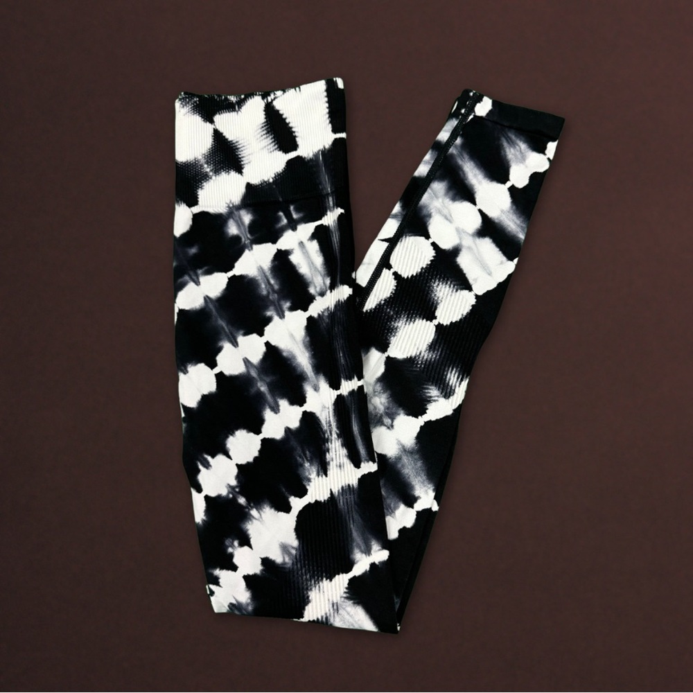 VS PINK Black and White Tie-Dye Seamless Leggings